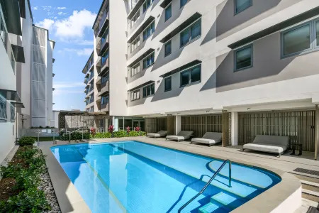 Direct Collective - Lowanna Beach Resort Отели рядом с достопримечательностью «Аквариум СИ ЛАЙФ Саншайн-Кост»