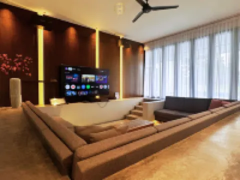 The Luxurious 231, Lake House Villa Hotels in Pegoh