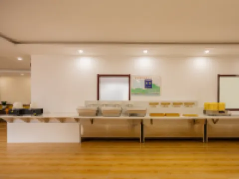 如家睿柏·雲酒店(乳山銀灘大拇指廣場店) 乳山酒店