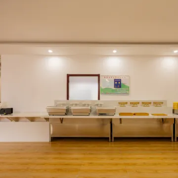 Rujia Ruibai Cloud Hotel (Rushan Silver Beach Thumb Square Store)