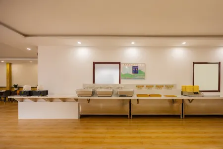 Rujia Ruibai Cloud Hotel (Rushan Yintan Coastal Tourism Resort Branch) Отели рядом с достопримечательностью «Thumb Plaza»