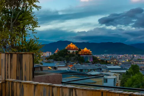 香格里拉無夏而立設計師民宿（獨克宗古城）