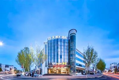 White Swan Hotel (Weihui City Government Store) Hotels near Weihui Bus Terminal