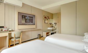 Genhe Right Bank Hotel