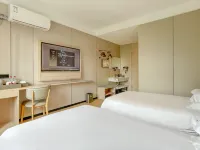 Genhe Right Bank Hotel