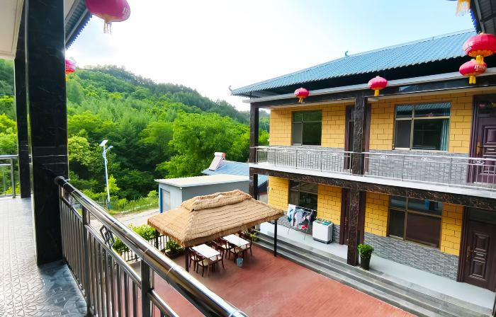 Maijishan Warm Farmhouse