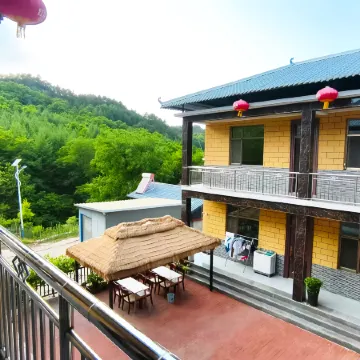 Maijishan Warm Farmhouse