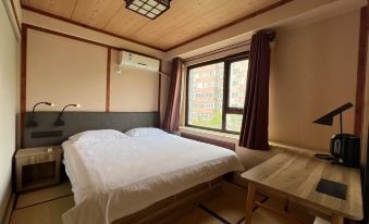 Hongduan Hesu Hotel (Beijing Guomao Hujialou Subway Station)