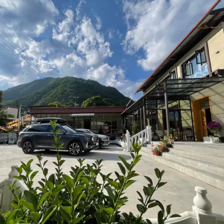 Yunji Huajian Homestay (Zhagana Da Scenic Area Ticket Center)