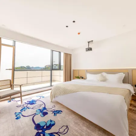 Sansui Liangqi Qingju Smart Hotel (Sansui County People's Government Railway Station)