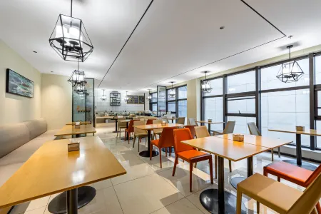 City Comfort Inn (Zhangjiagang Jingang Changjiang West Road) Отели рядом с достопримечательностью «Xiangshan Scenic Area»