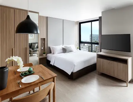 Madera Residence Sriracha Отели рядом с достопримечательностью «Golden Triangle Museum Pattaya»