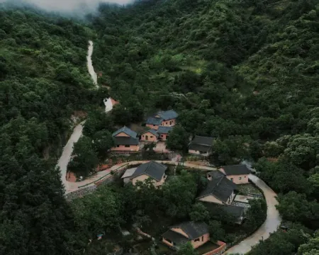Find luxury in Qinling Holiday Homestay Hoteles en Condado de Zhashui