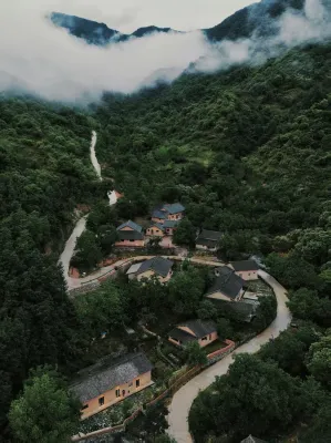 Find luxury in Qinling Holiday Homestay Hotels near Niubeiliang National Forest Park - Lingniu Valley Scenic Area