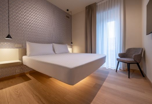 오리아나 오멜 밀라노 대표 이미지