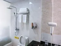 Zhongyuan Restaurant Hotel (Luquan Fortune Center)