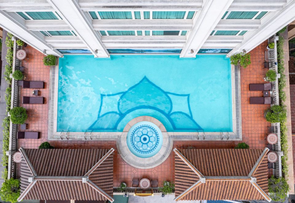 [임페리얼 후에 호텔의 야외 수영장 전경]