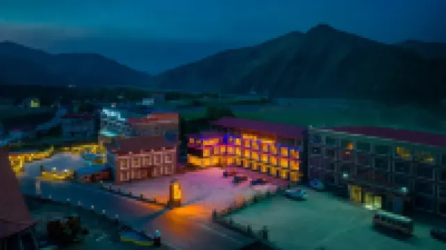Gesaling · Vuoristo Scenic Resort Hotel (Kangding Xinduqiao Town) Hotels near Miles Corridor