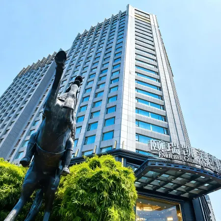 Enrichee Gloria Plaza Hotel