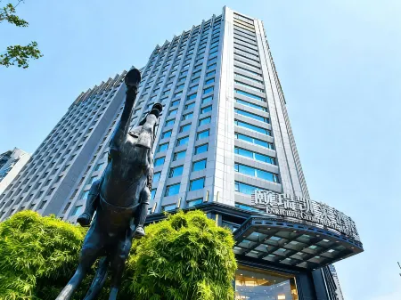 Enrichee Gloria Plaza Hotel Отели рядом с достопримечательностью «Lingshanwan Seaside Park»