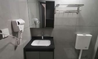 Home by the Lake · Post Inn