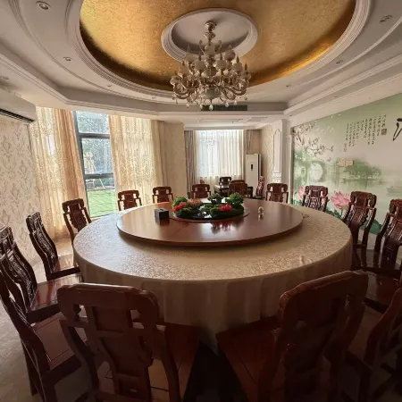 Wuwei Yifeng Hotel