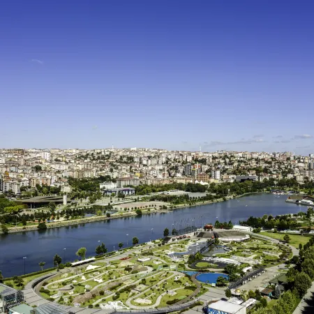Arise Hotel Golden Horn Отели рядом с достопримечательностью «Университет Bilgi»