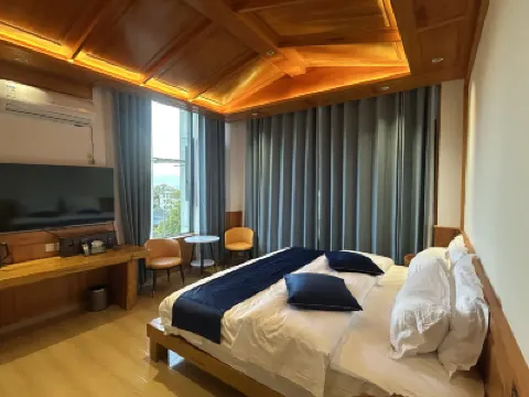 Sanduohua Naxi Qingshe Hoteles cerca de Baishuitai