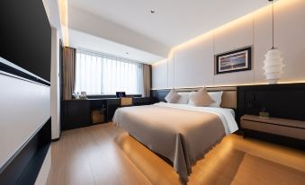 R ROYALSS HOTEL(Kuning Railway Station)