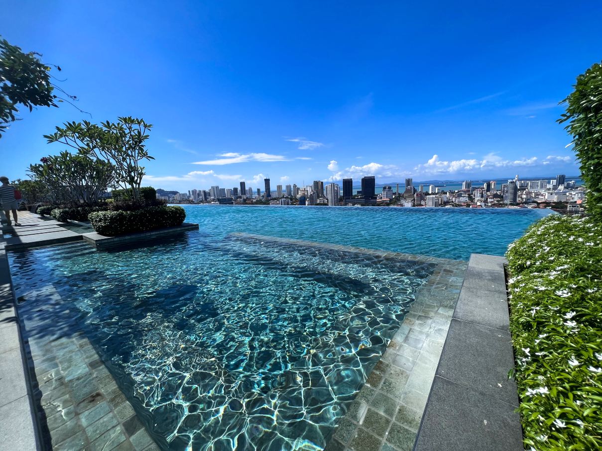 Georgetown Beacon Executive Suite 9-10pax | Amazing SkyPool Hotels in George Town