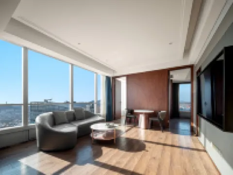 Madison Hotel Dalian Harbor Square, Donggang Business District