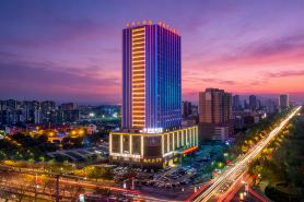 Minghua Hotel (Aksu Tianbai Fashion Shopping Center Xinglong Underground Street Branch)