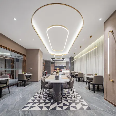 Homeinn Plus Hotel (Yulin Dingbian Changcheng North Street County People's Government)