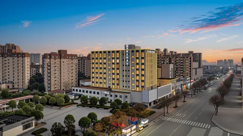 Jifeng International Hotel (Xinyang New 16th Street Branch)