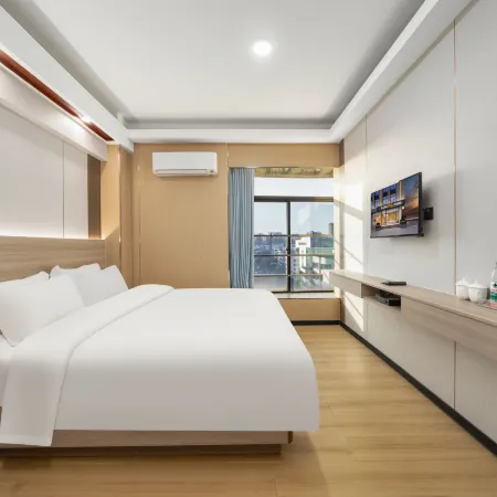Yixuan Hotel (Maoming Cuihui Building Branch)