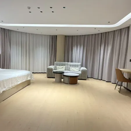 Le'an Royal Court Hotel (Sijiu Square Le'an Bus Station)