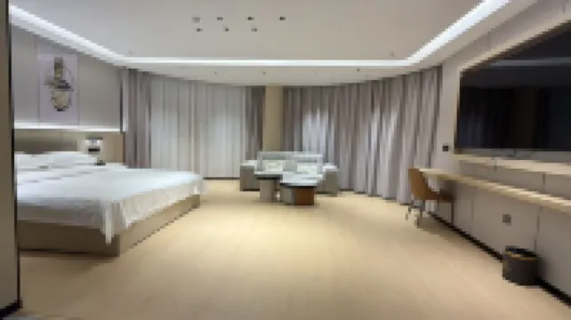 Le'an Royal Court Hotel (Sijiu Square Le'an Bus Station)