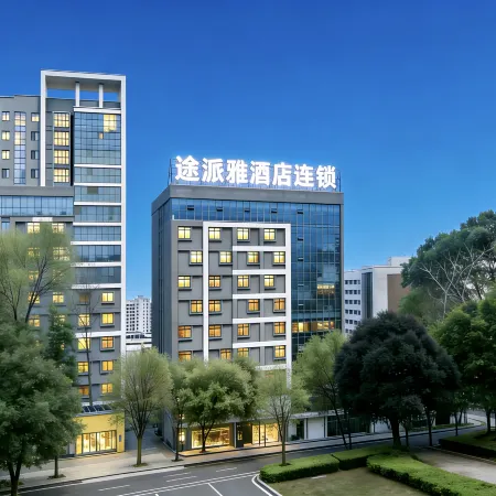 Tupai Hotel Chain (Huarong People's Square Branch)