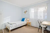 Cozy Private Rooms – Steps to Shops & Bus - Parking