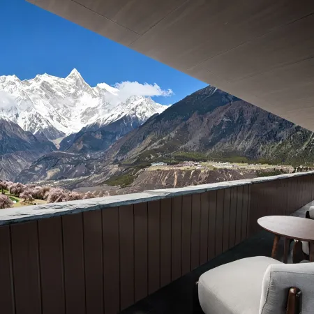 Mainling Jixianshan Homestay (Suosong Village)
