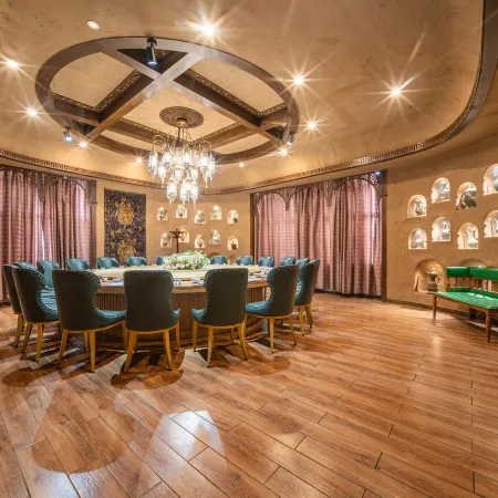 Guoyu Grand Hotel (Hetian Yulong Kashi River Yudu City Branch)