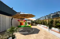Floral Hotel· Wuye Youshe · Designer Art  Hotel (Wuyuan High-speed Railway Station Branch) - Family