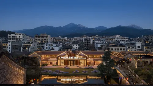 Banyinli Courtyard Hotel (Yingshang Chunqiu Guan Zhong Culture Store)