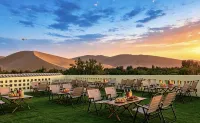 Dunhuang Tingquan Courtyard(Mingsha Mountain Crescent Lake Branch) - อ่างจากุชชี่