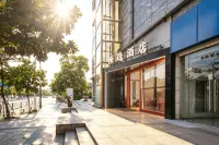 The selected hotel (Changshu Fangta Street Yushan Store) - parking