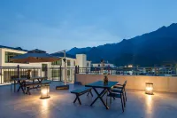 Floral Hotel·Luli · Cloud Retreat — Designer Stay by the Waterfall - Gym