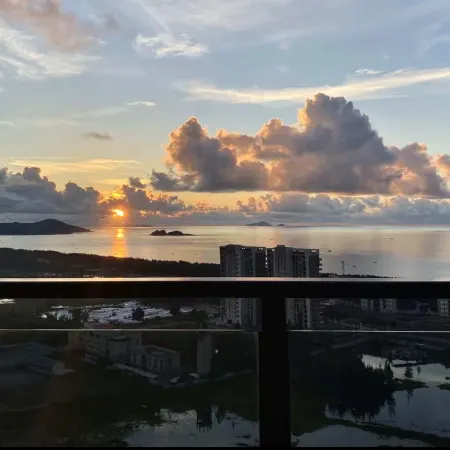 Jifeng Seaview Light Residence (Shili Silver Beach, Hailing Island, Yangjiang)