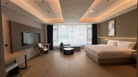 Lavande Hotel (Zhuanghe Xiangyang Road) - parking