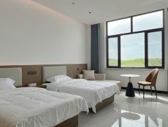 Ulan Butong Ruixing Holiday Hotel