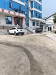 JingAnBaofengFengjingHotl - parking